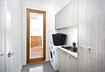 1_Custom-Laundry-Storage-Shelving-Portland 1_Custom-Laundry-Storage-Shelving-Portland