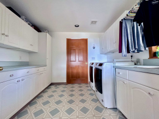 Laundry-Room-Cabinets-and-Storage