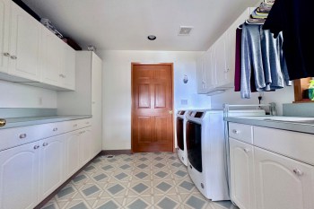 Laundry-Room-Cabinets-and-Storage