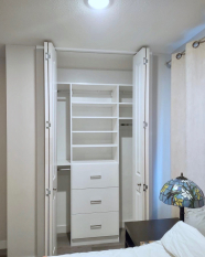 Simple-Reach-in-Closet-with-Floor-and-Floating-System-Combo-1
