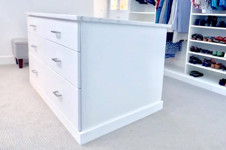 Island Ideas for Walk in Closet 1024x679