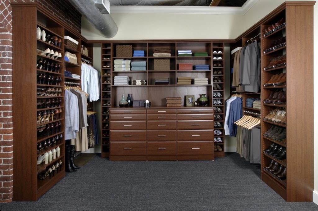 Woodgrain Walk in Closet with Eased Edge with backing 1