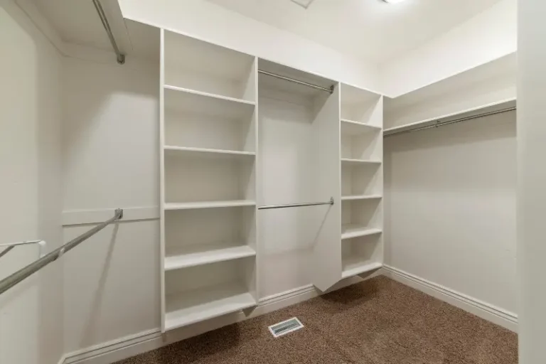 cloest storage